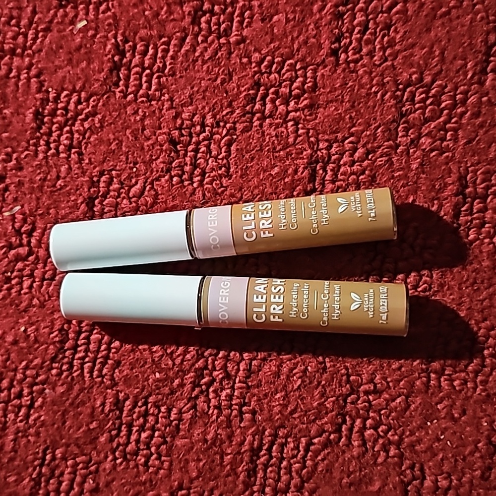 Lots of 2 Cover Girl Clean fresh hydrating concealer.